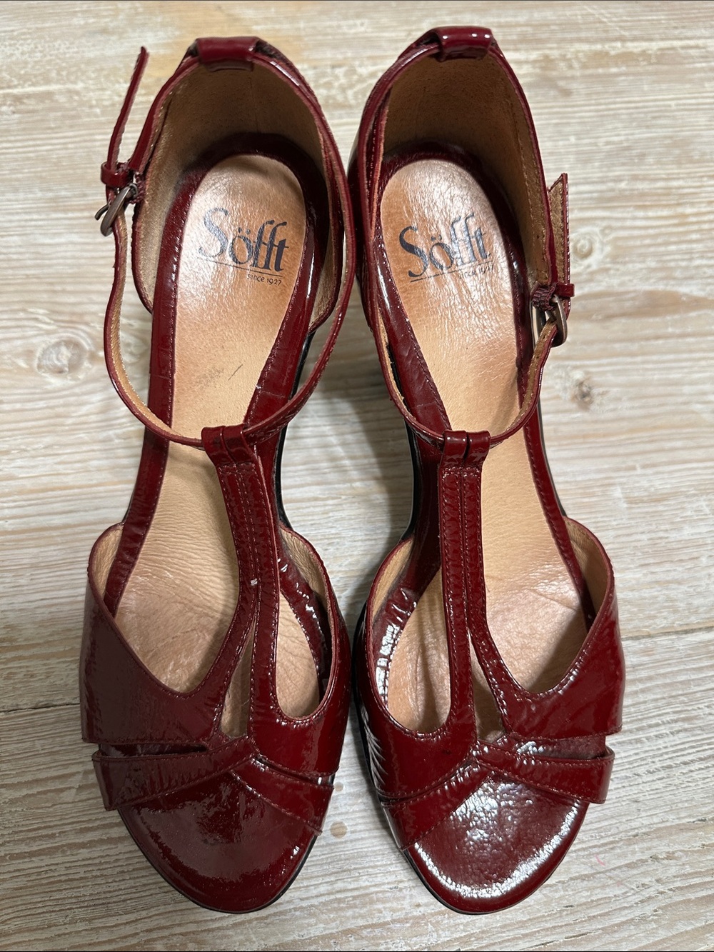 Sofft Burgundy Patent Leather T-strap Heels Open Toed Sandals Size 8.5 - Picture 2 of 7